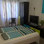 卡兹斯兹旅馆 *