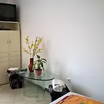 卡兹斯兹旅馆 *