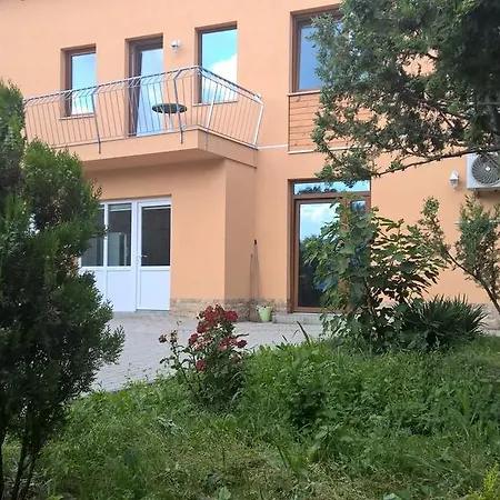 卡兹斯兹旅馆 *